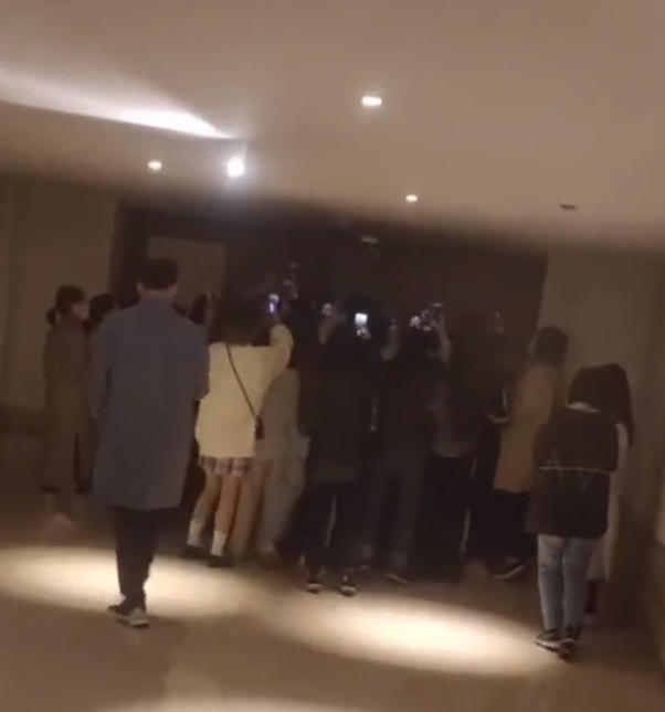 The fact that resemble battle is miserable! Knock off by bastard block up in hotel room entrance, the password returns doubt to be like be pressed to enter by chaos do not go