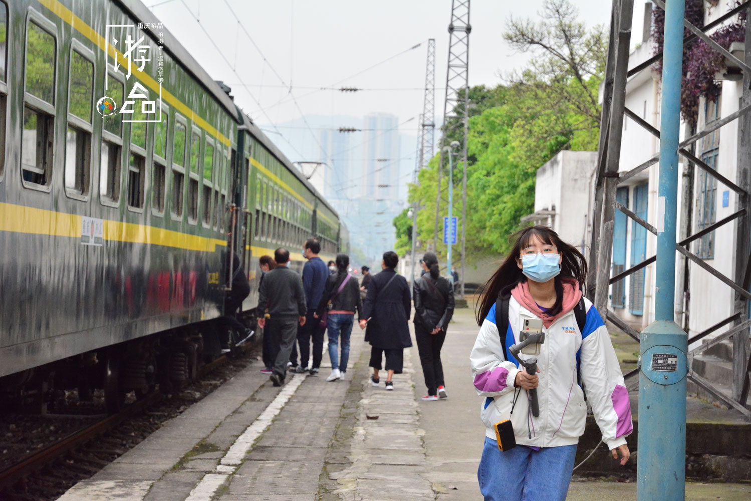 重庆菜园坝站的“绿皮公交”，2块钱登上5612，10分钟抵达黄桷坪