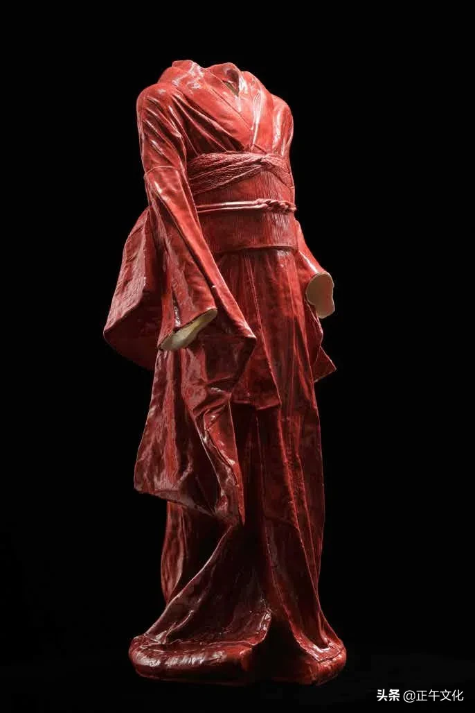 盐设计 · 为展现女人最美的时刻,她用500磅玻璃做成婚纱