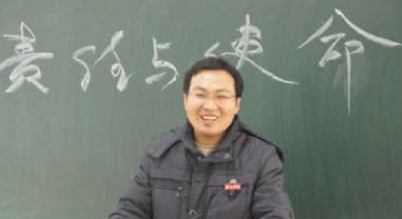15年前，小伙不畏艰难带妹妹上大学感动全国，985毕业后如今怎样