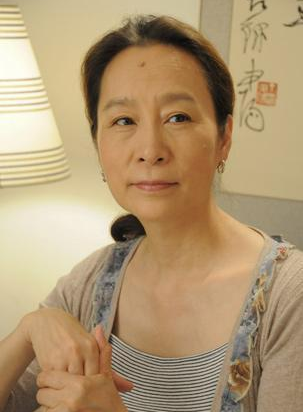 金鸡影后奚美娟：39岁高龄产子也留不住丈夫，今和儿子相依为命