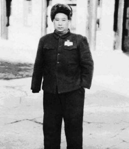 仓库管理员工作时，突然接到去北京的命令，不