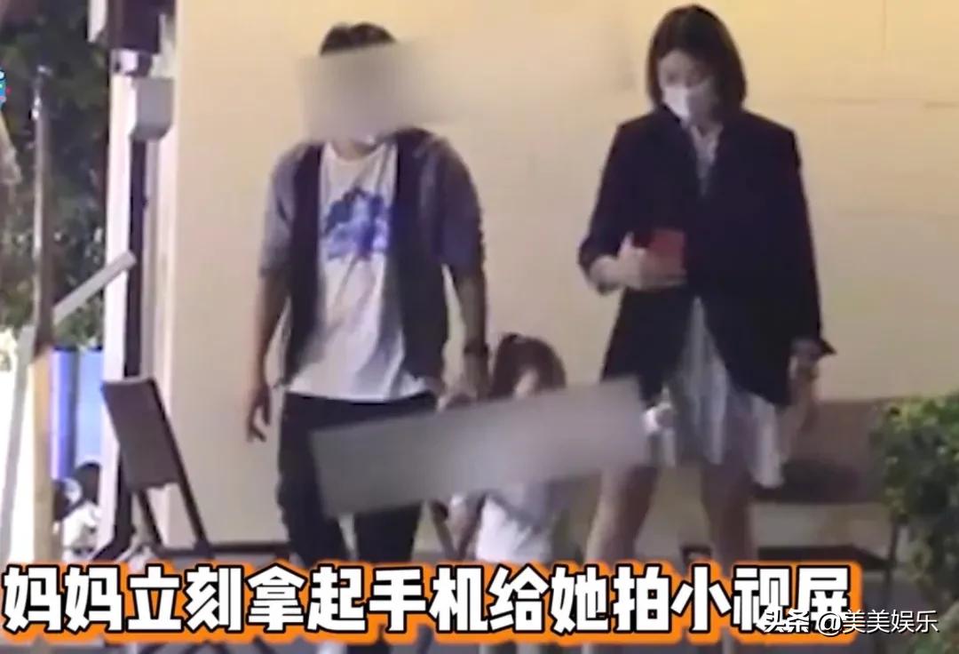 王祖藍曬全家福官宣二胎，小女兒正臉曝光，寵妻狂魔變女兒奴