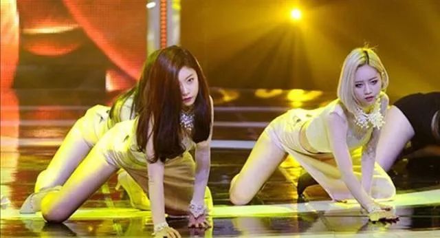 “裸露”成风，中国男明星的衣服，也该一件一