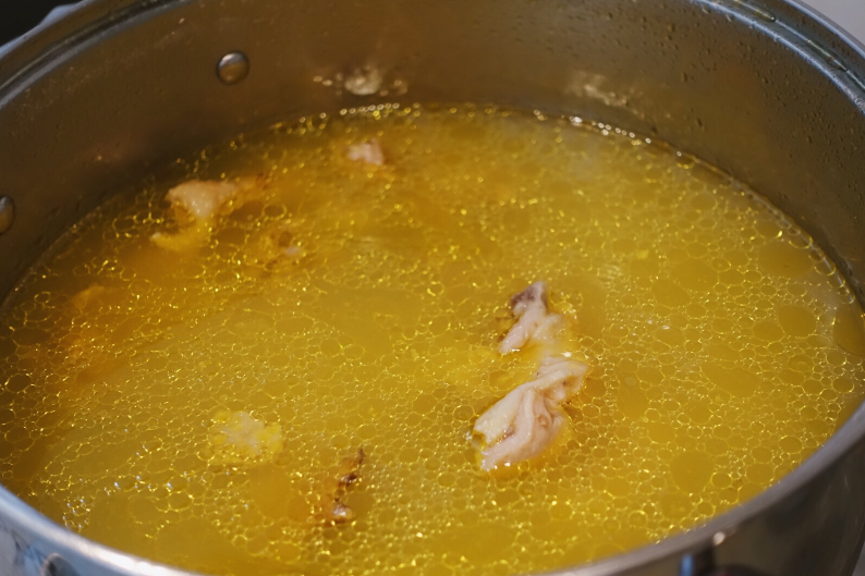 图片[8]-炖鸡汤做法步骤图 金黄浓香没腥味-起舞食谱网