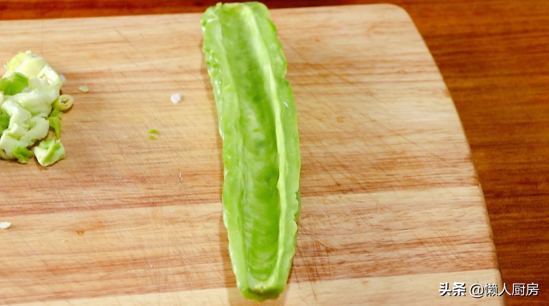 苦瓜炒肉絲，教你一招，肉絲又嫩又滑，一點都不柴