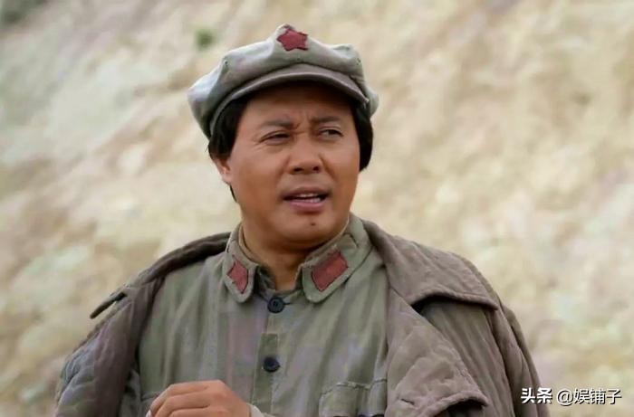 成功转型！从“奶油小生”到领袖特型演员，佟