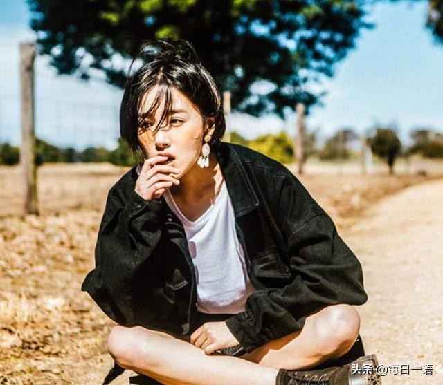 阚清子终于换长发造型了，看到她接完假发的样