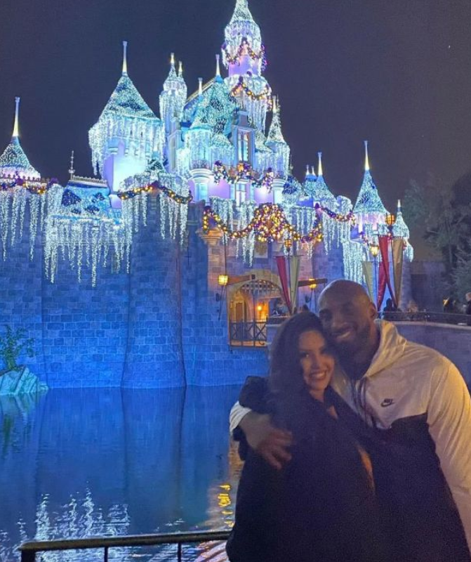 科比仅去世5个月，这两位NBA名人堂成员，就多次