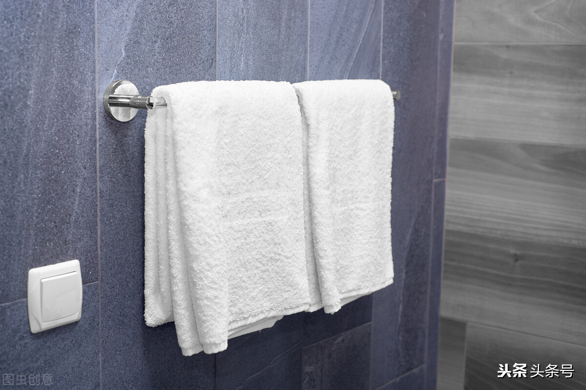 My husband's towel is yellow and smelly, what should I do iNEWS