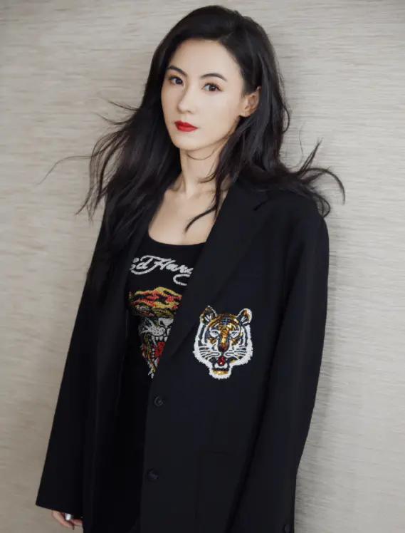张柏芝曝13岁大儿子早恋，曾问妈妈怎么牵女生手，张柏芝机智应对