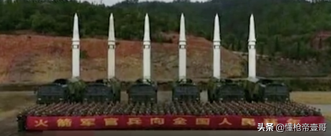 各军种花式哭穷：空军开歼7、陆军用T34、武警抽出一把锹