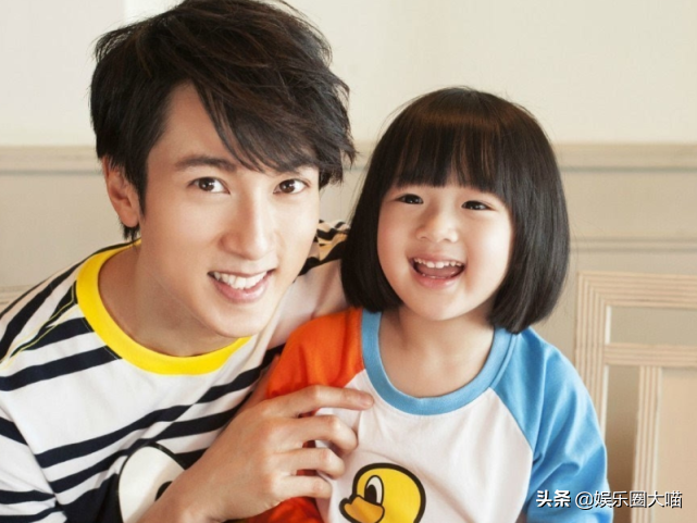 有种基因叫吴尊女儿，幼时天真可爱，如今气质出众美到移不开眼