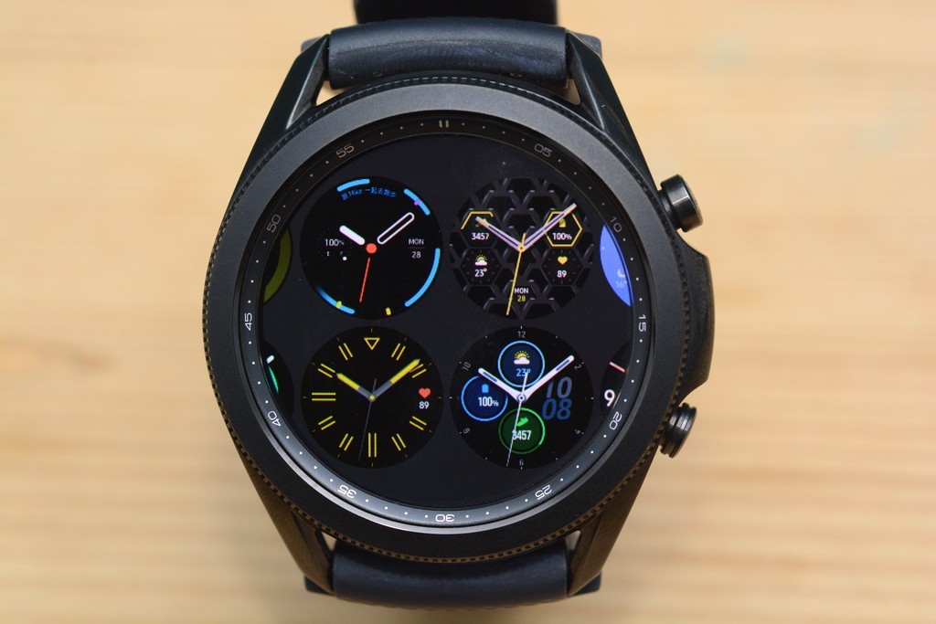 三星Galaxy Watch3开箱：旋转大表圈、屏幕依旧亮眼