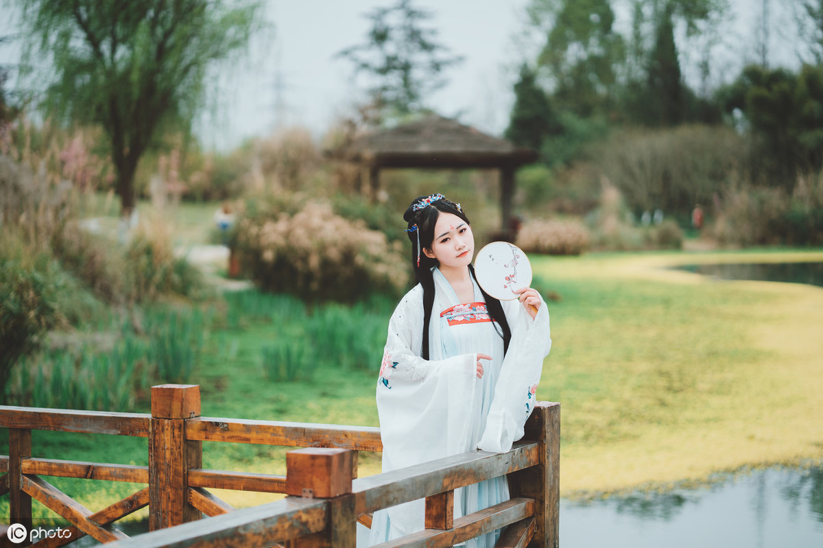 赞美湖光山色的绝美诗句 描写湖光山色的古诗大全图片
