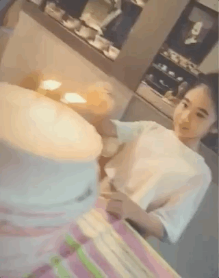 曹格为11岁女儿庆生，Grace姐姐眼神灵动，又瘦又美颜值逆袭