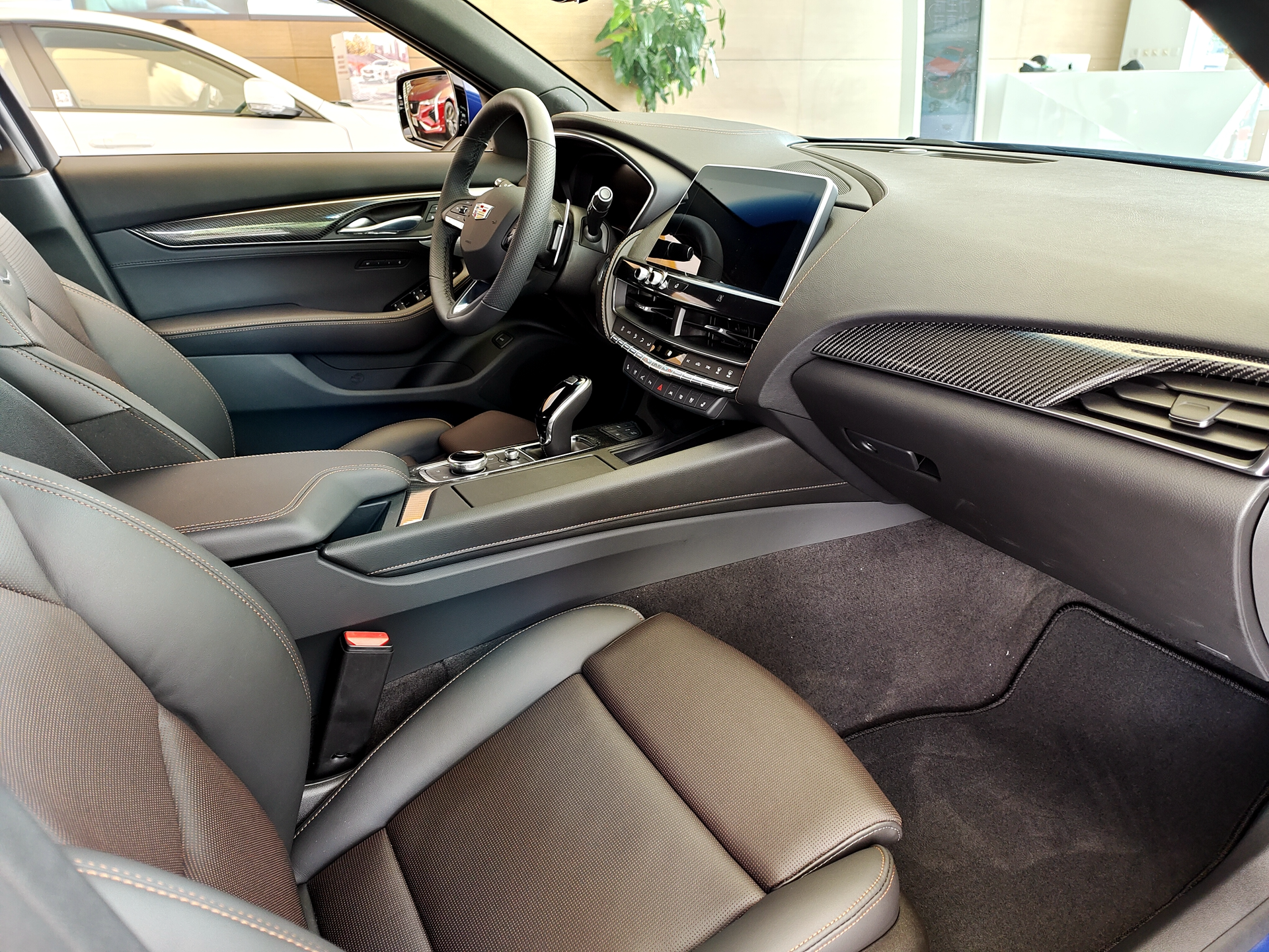 0t 10at 实拍凯迪拉克ct5 配置丰富性价比高