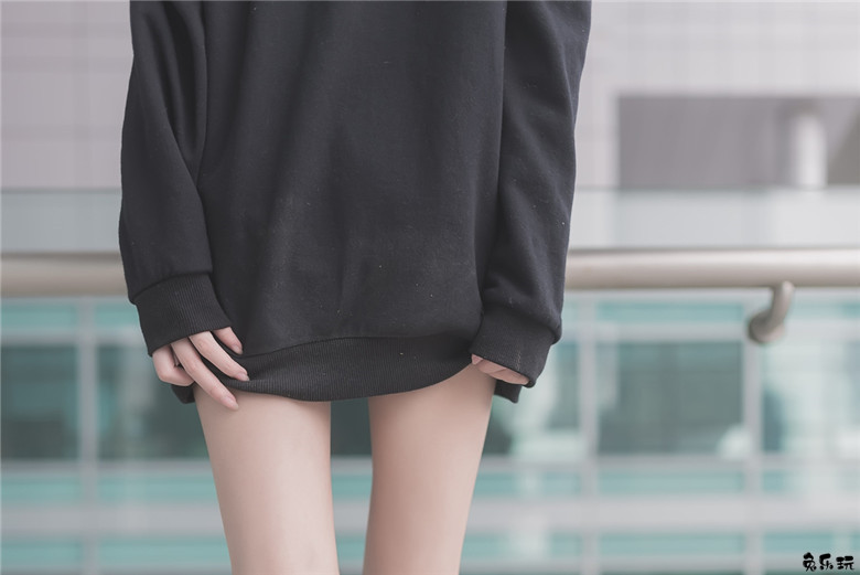 【福利姬】让人喜欢的黑丝及膝袜小细腿！太美了（48P）