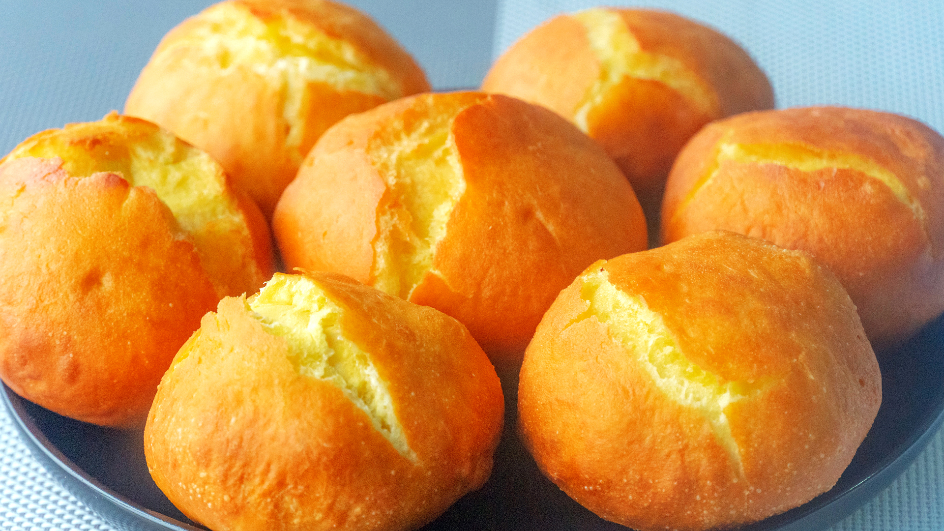Add a few eggs to the flour to make a delicious and nutritious breakfast that the whole family loves
