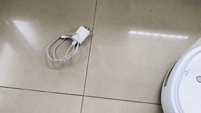 扫地机器人实测！科沃斯超能王VS小白鲸哪款值得入？