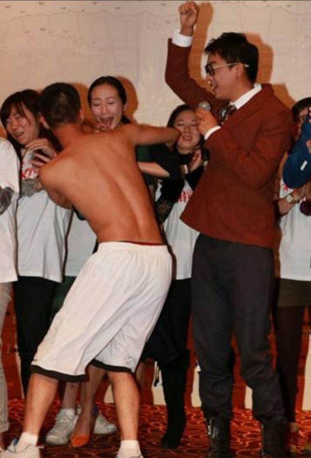 娱乐圈粉丝到底多疯狂，女明星粉丝最可怕，刘