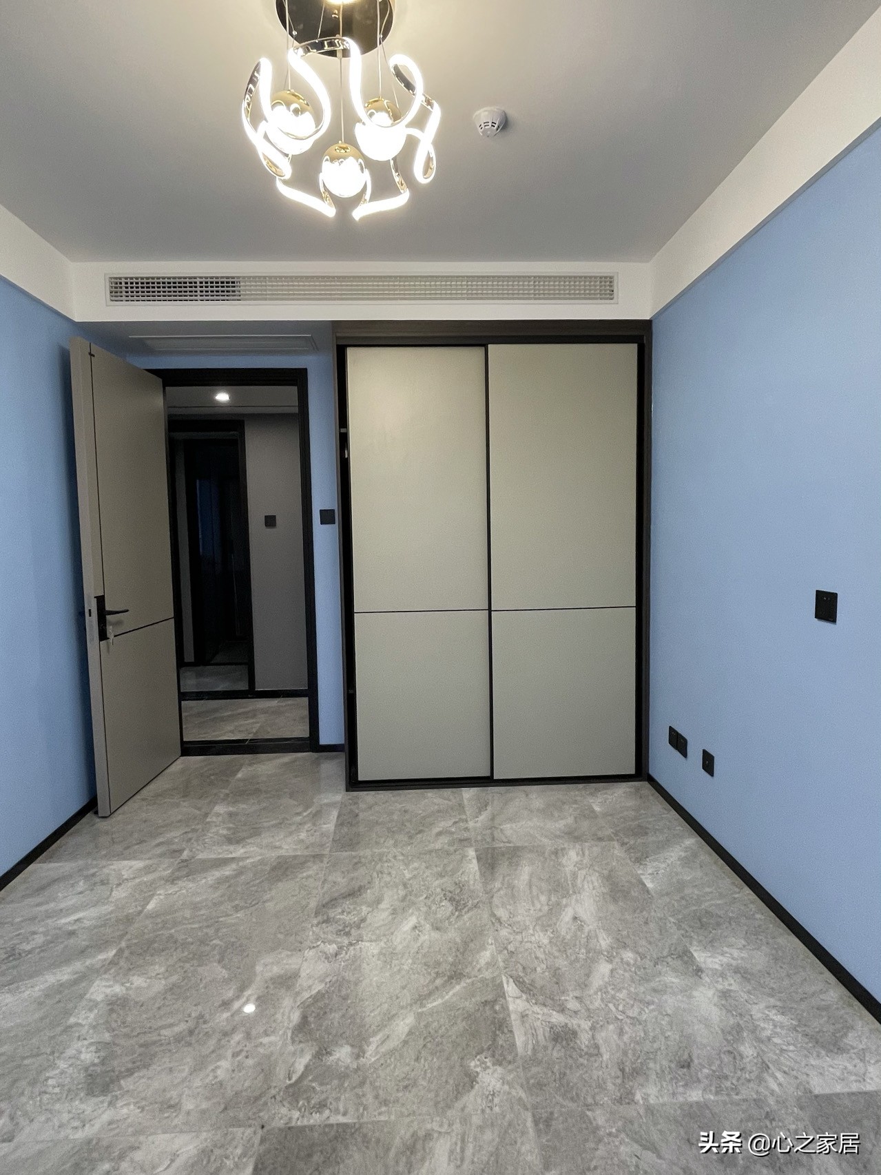 130㎡黑灰配的家装设计，暗淡低沉却彰显大气轻奢，简约而高大上