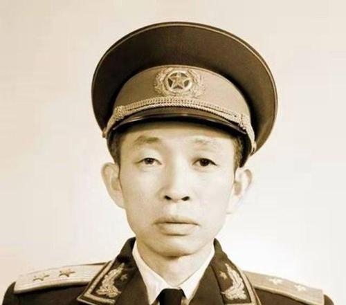 华中野战军4个纵队司令员，年龄最大者没军衔，