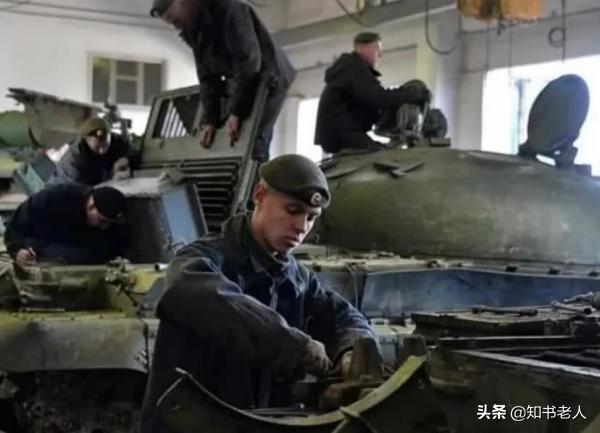 实拍俄罗斯坦克储备场，T-72全面保养，为何更先进的T-80被荒废？