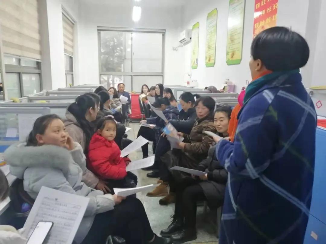 ����У԰����Ц������ÿ���ʮһС�ٰ캮�ٶ��齻����