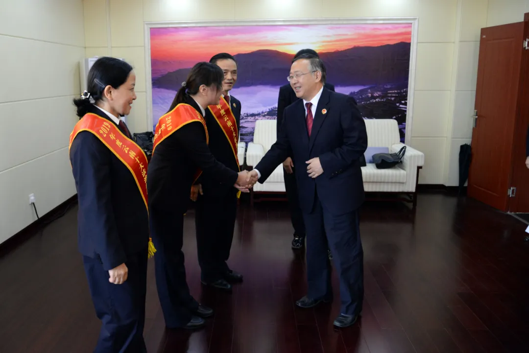 云南法治新闻人物颁奖 曲靖检察干警杨雯获评“2019年度云南十大法治新闻人物”