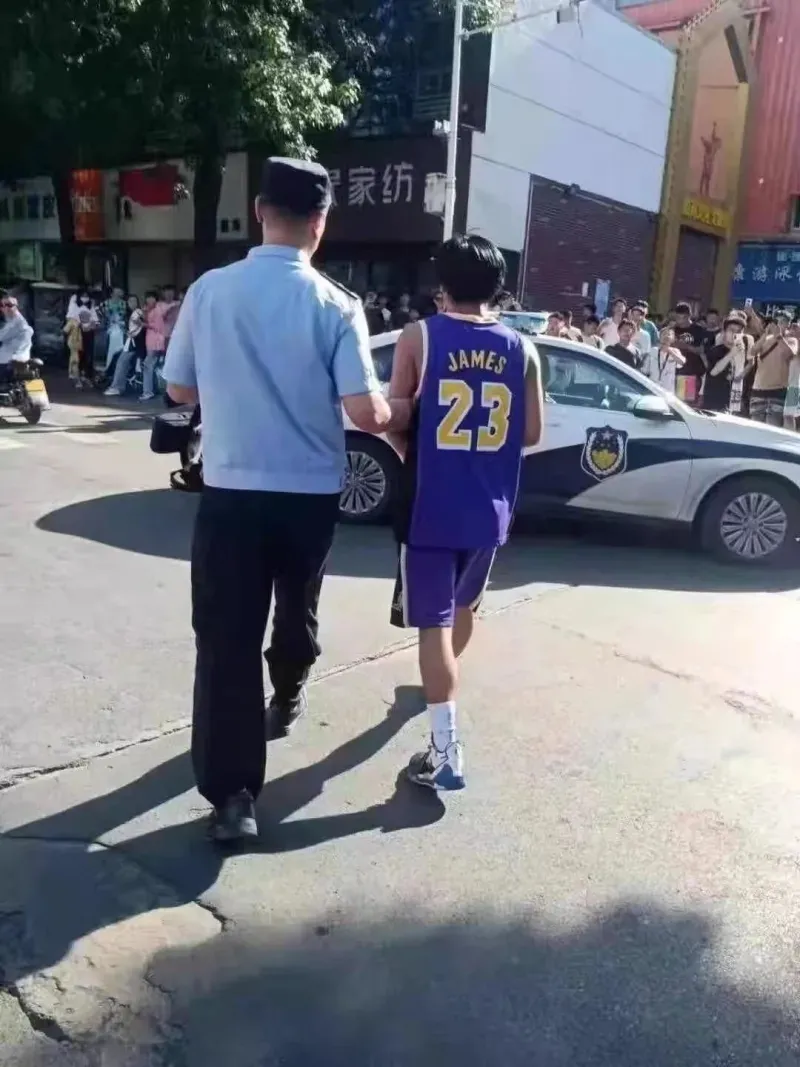 12：0完虐！热度堪比NBA！国内这场单挑赛把警察都打来了...