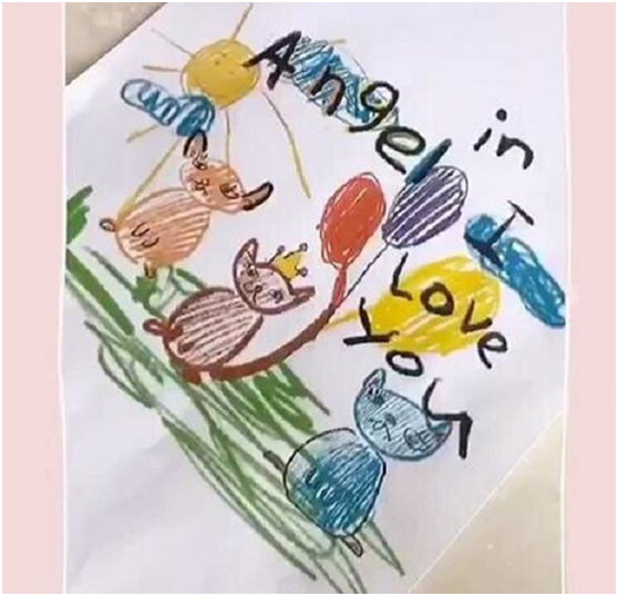 甜馨疑似画一家三口？李小璐将甜馨画的图案制