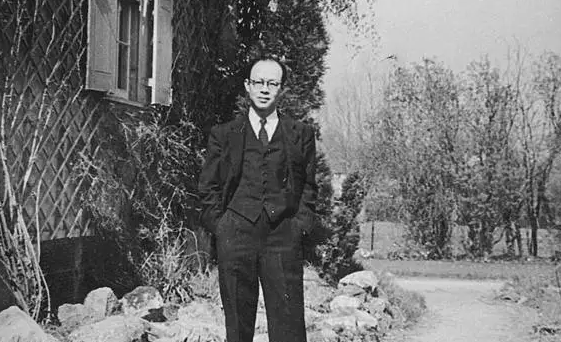 50岁改行，为26个字母研究三年 这位活了112岁的老