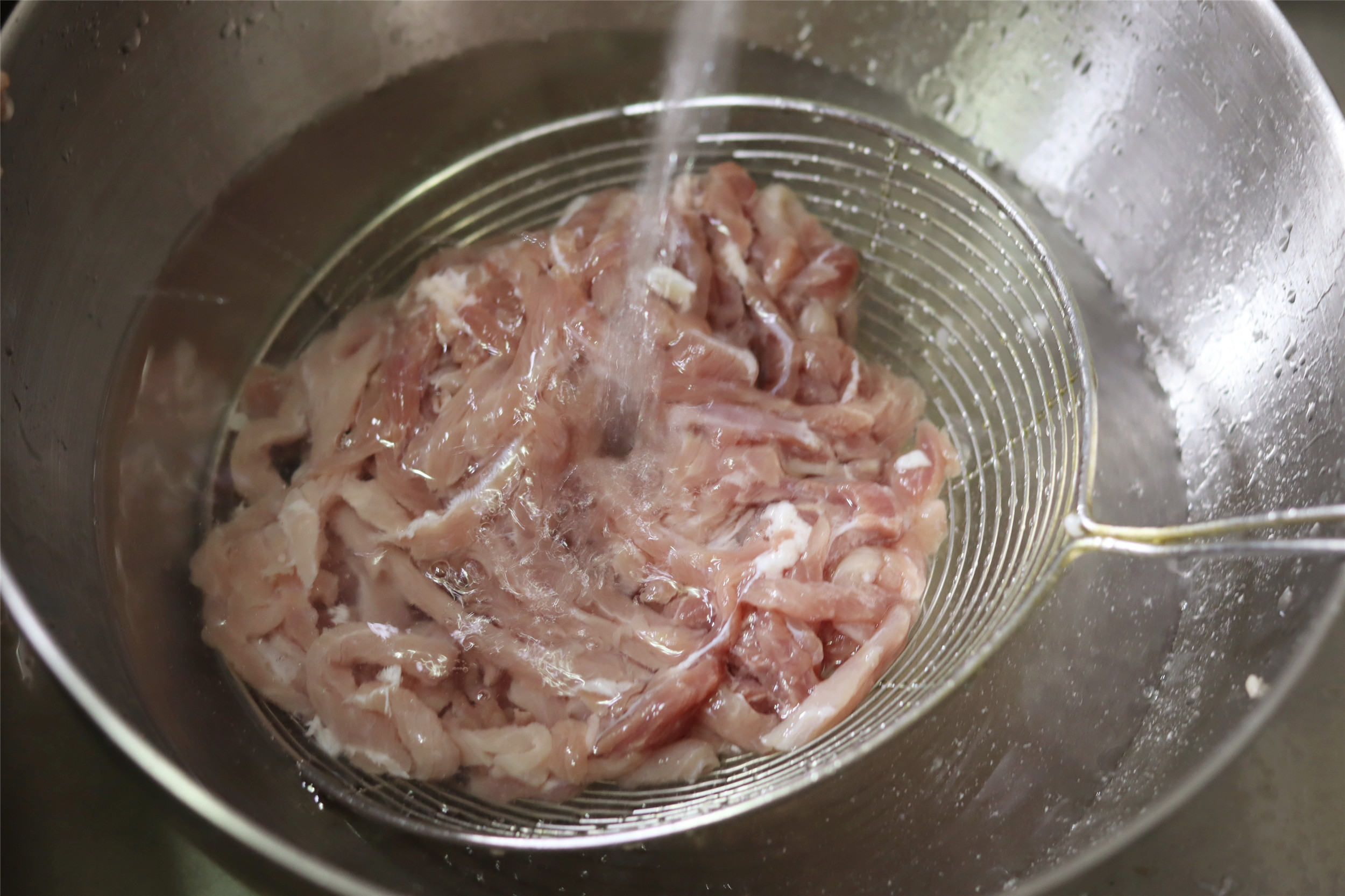 教你做拿手菜“京酱肉丝”，几个步骤记住了，炒的和饭店一个味