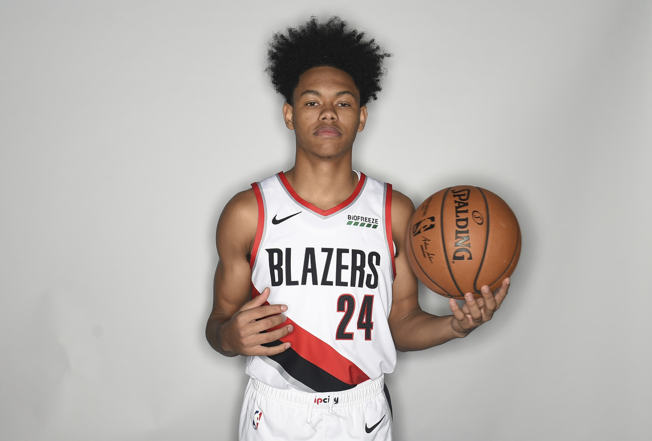 Scored 9 threepointers, 27 points!The teenager hit 13 consecutive