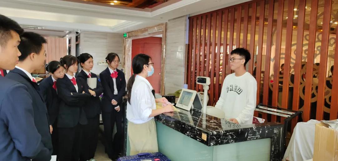 广州市旅游商务职业学校：包揽冠亚军，我们的征途是星辰大海