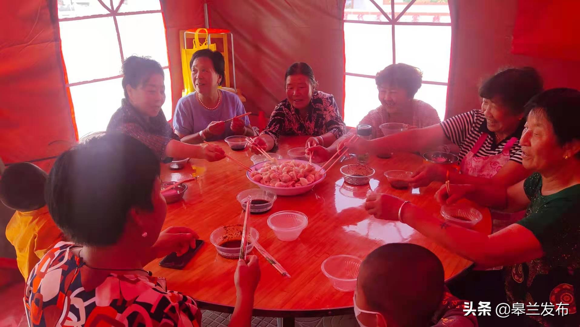 ������ˮ�����Գش�ٰ조��ܰ�ھӽڣ�ůů�����顱��ʱ������ʵ���