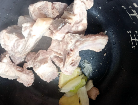 图片[4]-炖排骨汤第一步焯水是不对的大厨教我正确做汤鲜肉嫩不腥-起舞食谱网