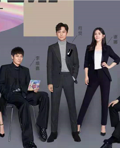 快乐家族加入新成员！大合影像豪门聚会，吴昕穿露脐礼服美过谢娜
