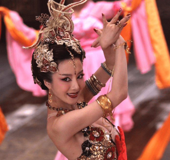 她曾是“古装第一美女”, 因被狗咬伤导致毁容, 现成反派专业户