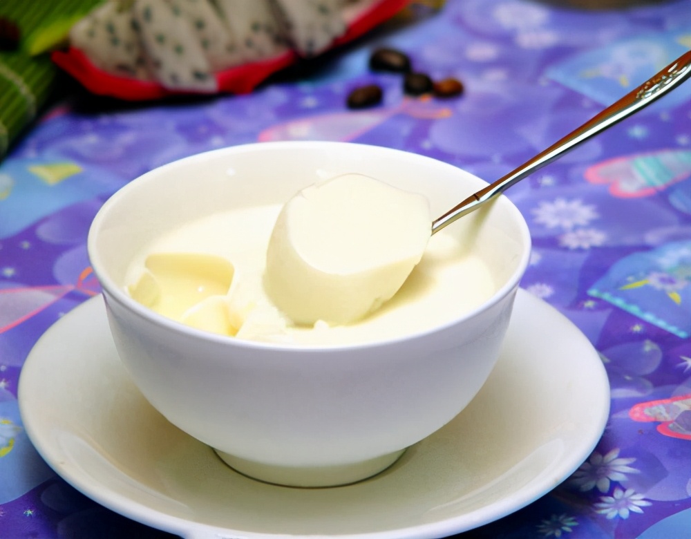 晨起後口氣惡臭難聞？ 營養師：學會吃這4類食物，沒有社交恐懼症