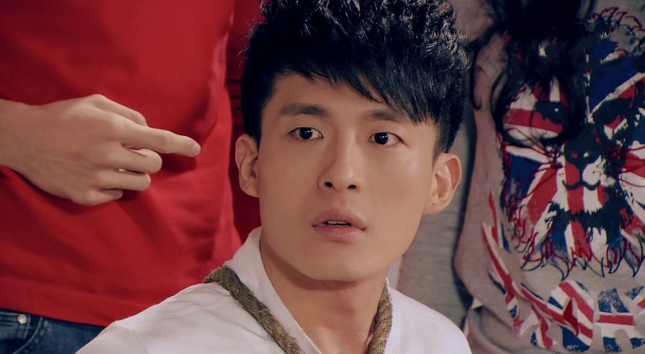 孙艺洲成功挤入张艺谋的圈子，《爱情公寓》耽