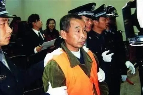 中国大案纪实：陕西汉阴杀人案，因小怨杀11人，穷凶极恶剖腹剜心