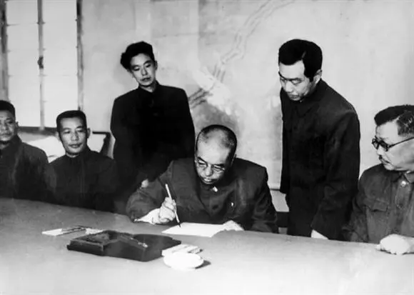打得一拳开，免得百拳来 中国这一拳让西方不敢辱华