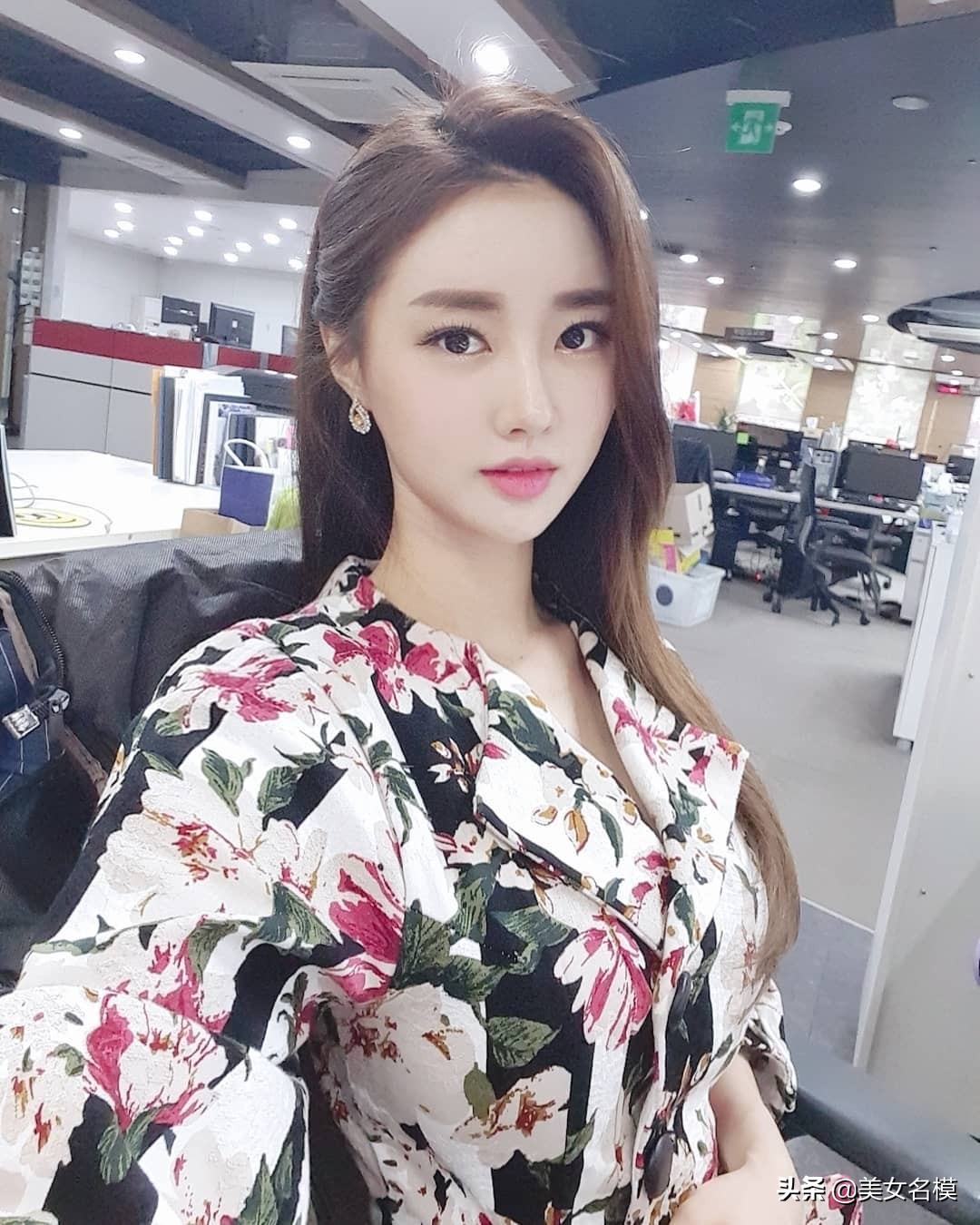 韓國美女天氣預報員𝑀𝒾𝒩𝒶 𝐻𝓌𝒶𝓃𝑔