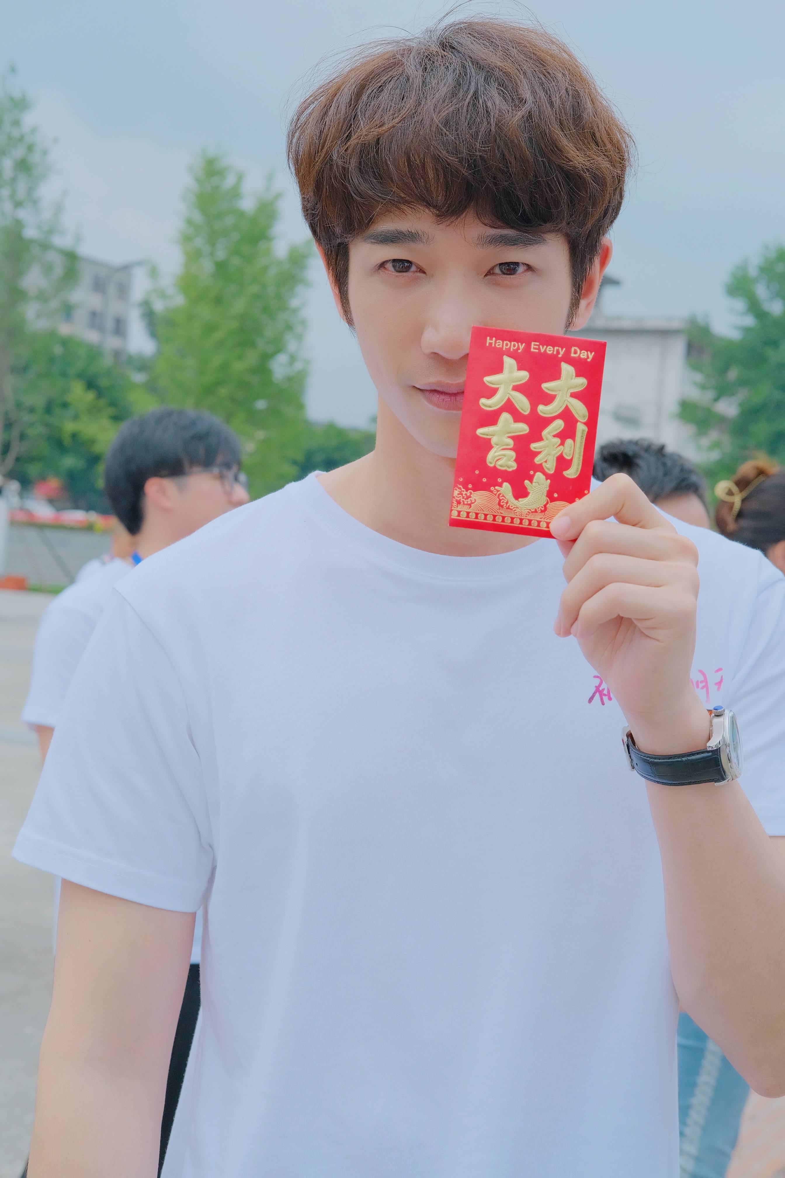 Dramatic male god Liu Yihao and goddess Guli Nazha's romantic drama ...