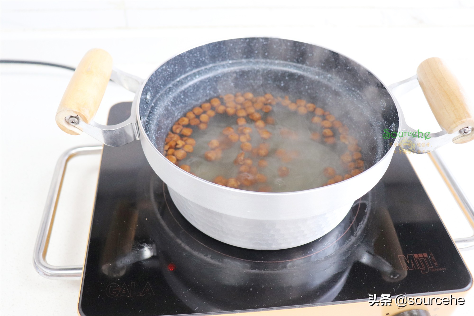 天气热，想喝奶茶不用买，在家做很简单，零添加，健康又好喝