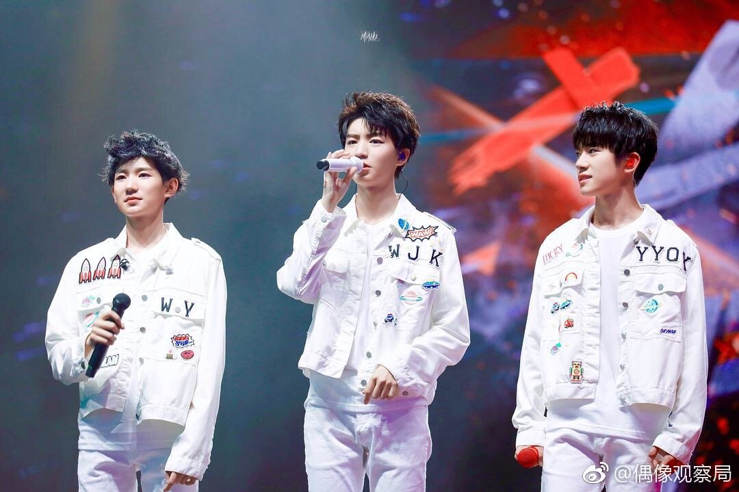 让我们来回顾一下TFBOYS的演唱会，有没有你认为的精彩瞬间呢？