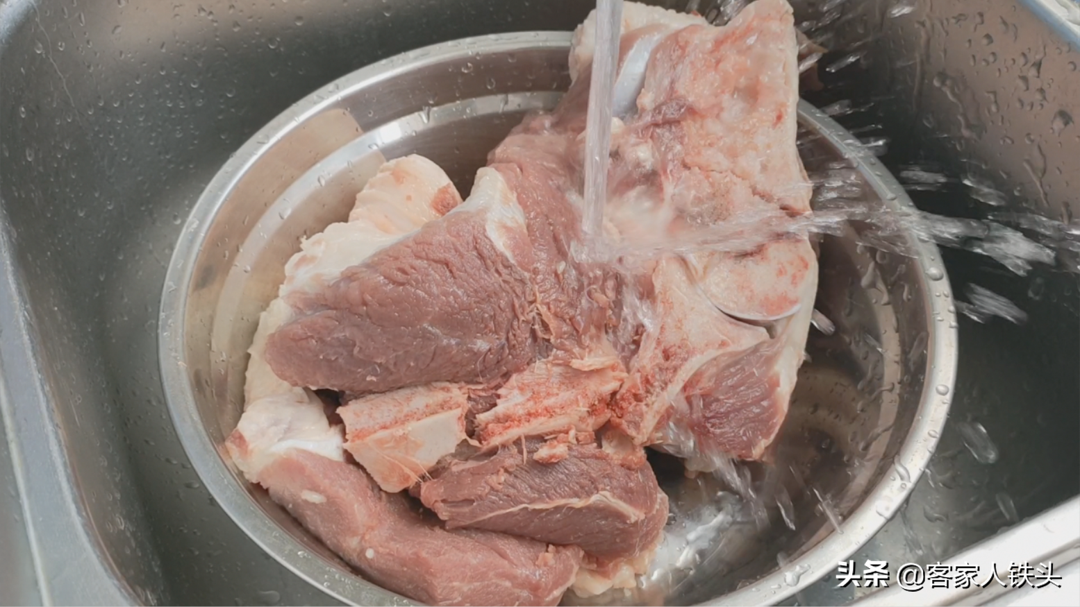客家人传统的土方法炖肉，肉香味美原汁原味，4斤出锅吃完还想吃