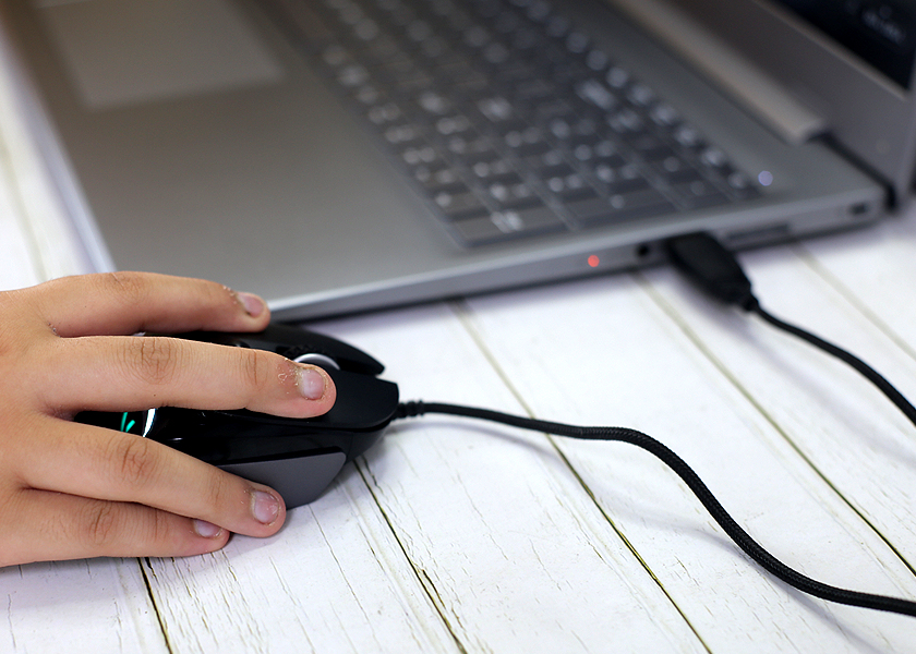 反馈灵敏双模电竞设计，雷柏VT960鼠标极速带感